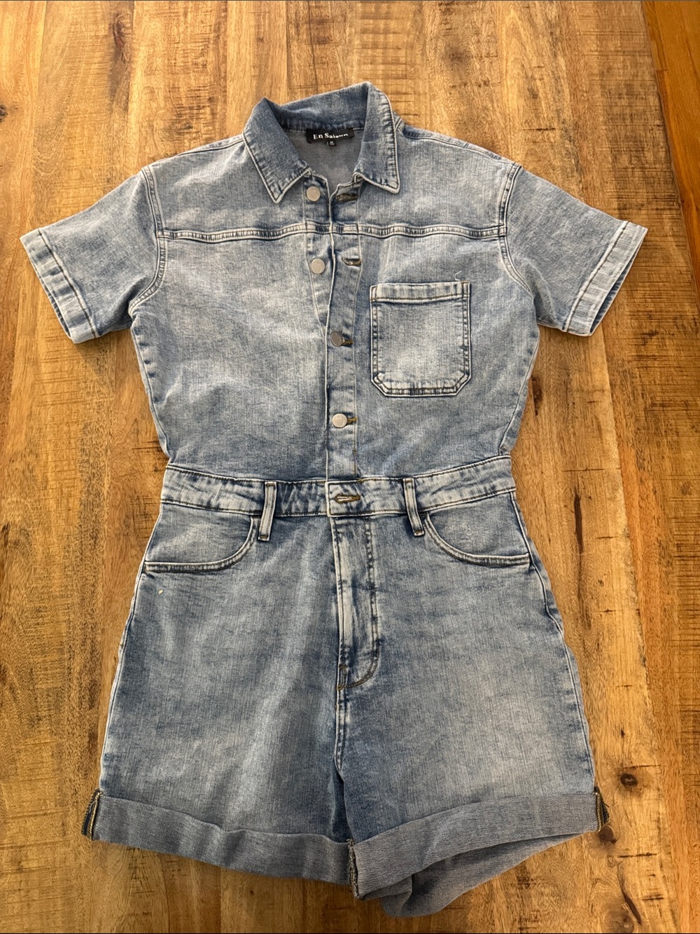 En Saison Light Blue Denim Jean Shorts Romper NEW NWT MEDIUM